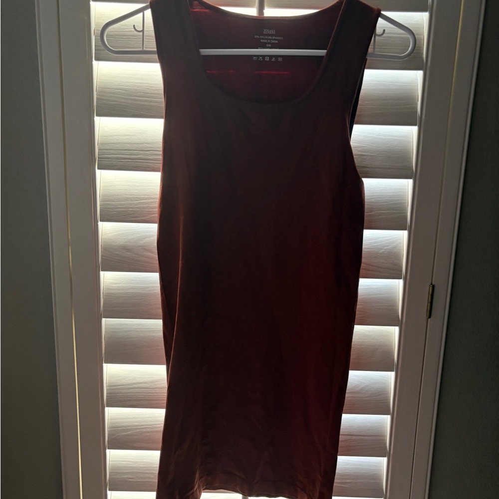 Zenana Outfitters Burgundy Sleeveless Tank Top
